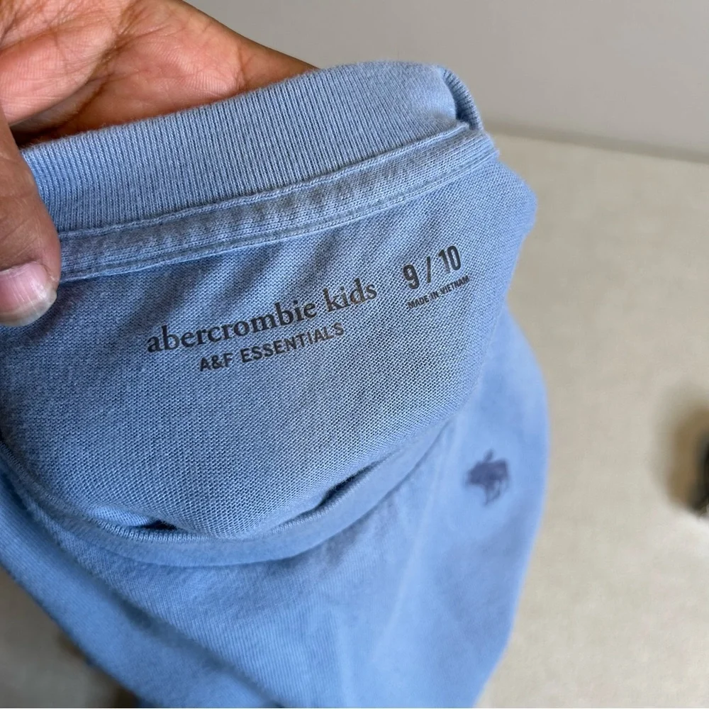 Abercrombie‎ Kids Essential Icon crew tee blue size 9/10